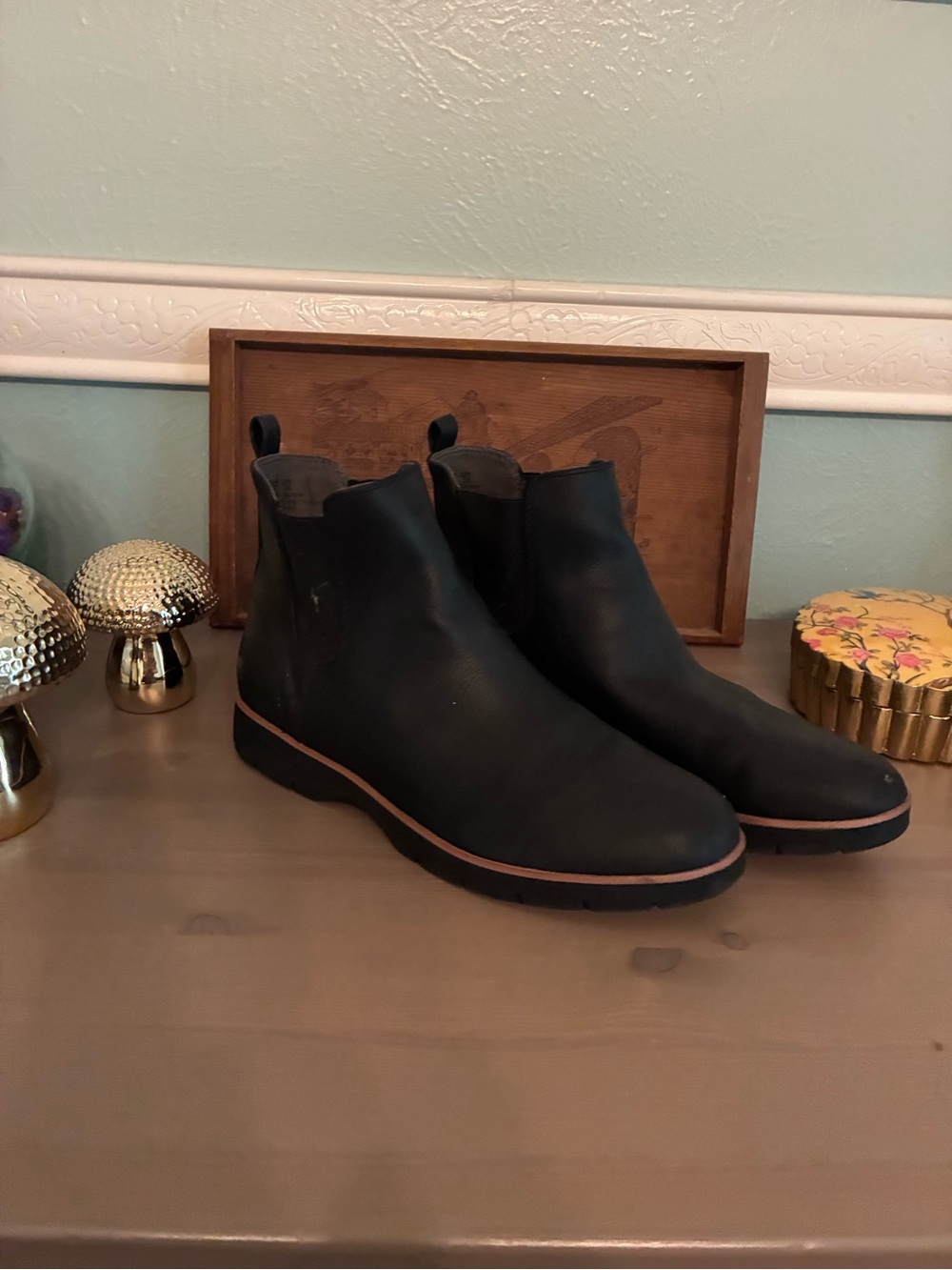 Dr. Scholl's Black Women's Chelsea Ankle Boots with Tan Trim